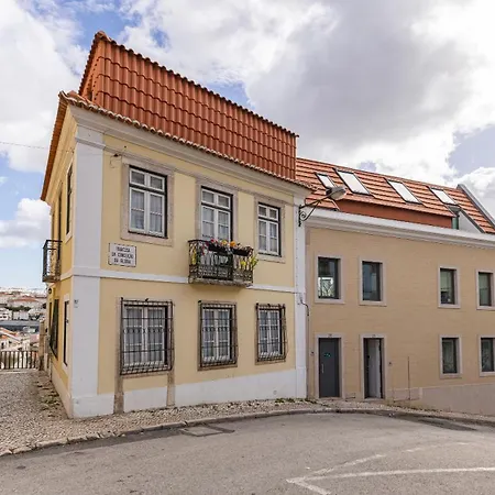 Classy 2bdr House With Balcony By Lovelystay Lissabon