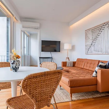 Classy 2bdr House With Balcony By Lovelystay * Lissabon