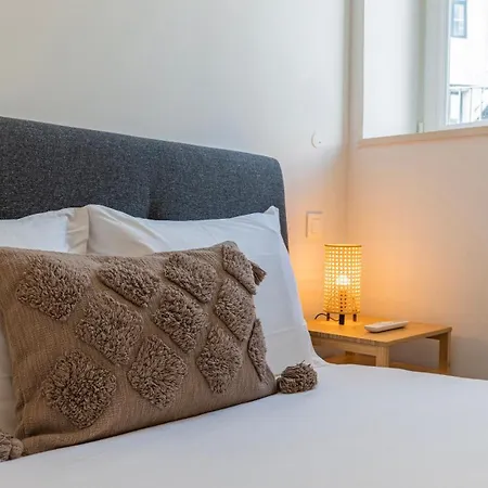 Appartement Classy 2bdr House With Balcony By Lovelystay Lissabon