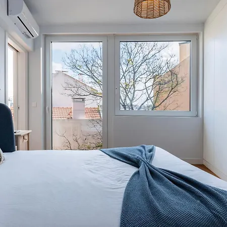 Classy 2bdr House With Balcony By Lovelystay Lägenhet Lisboa