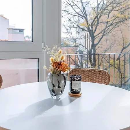 Διαμέρισμα Classy 2bdr House With Balcony By Lovelystay