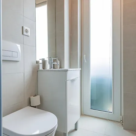 Classy 2bdr House With Balcony By Lovelystay Apartamento