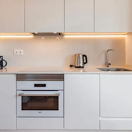 Classy 2bdr House With Balcony By Lovelystay