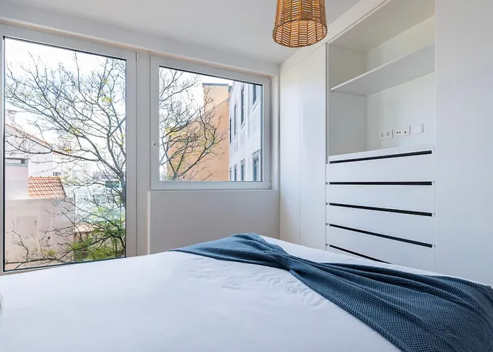 Classy 2bdr House With Balcony By Lovelystay Διαμέρισμα *