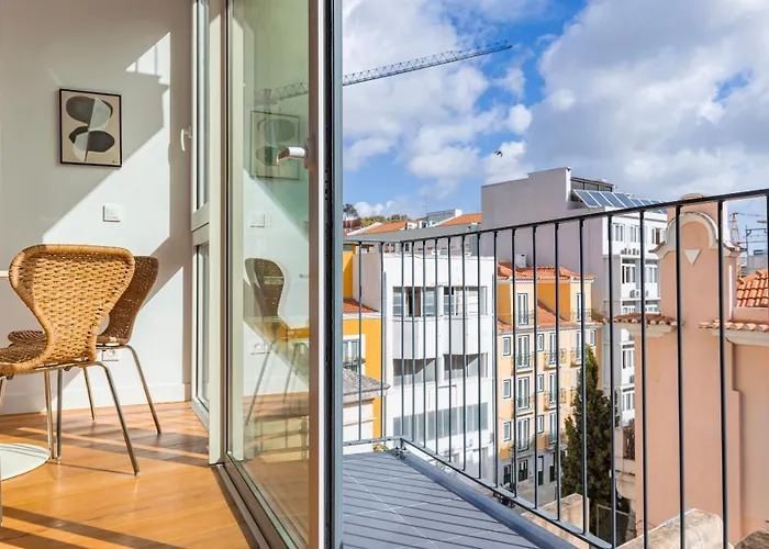 Classy 2bdr House With Balcony By Lovelystay * Lisboa