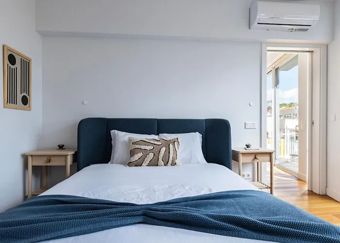 Classy 2bdr House With Balcony By Lovelystay Διαμέρισμα