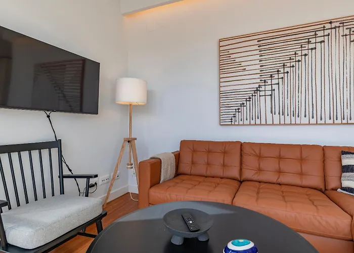 Διαμέρισμα Classy 2bdr House With Balcony By Lovelystay