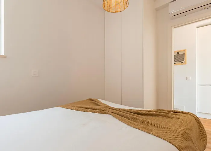 Classy 2bdr House With Balcony By Lovelystay * Lisboa