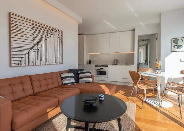 Classy 2bdr House With Balcony By Lovelystay