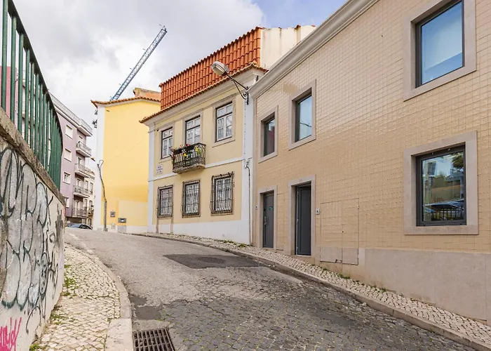 Διαμέρισμα Classy 2bdr House With Balcony By Lovelystay *