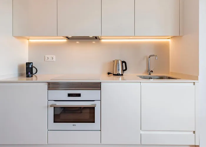 Classy 2bdr House With Balcony By Lovelystay