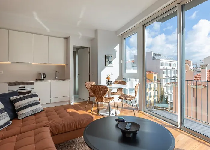 Classy 2bdr House With Balcony By Lovelystay