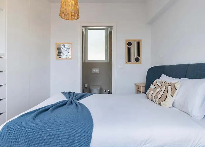 Classy 2bdr House With Balcony By Lovelystay Διαμέρισμα *