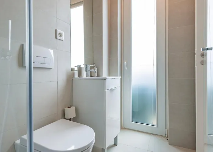 Classy 2bdr House With Balcony By Lovelystay Apartament