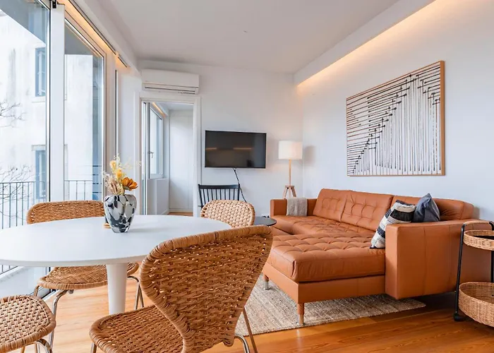 Classy 2bdr House With Balcony By Lovelystay * Lizbona