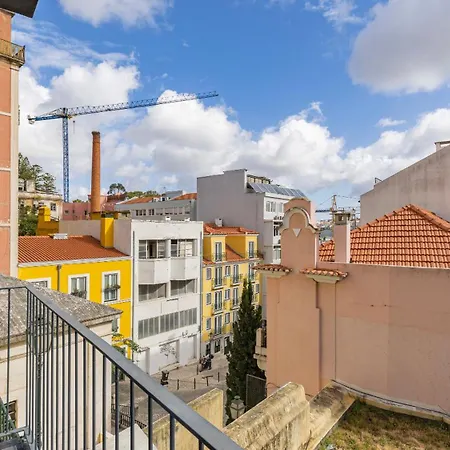 Classy 2bdr House With Balcony By Lovelystay Apartment Lisbon