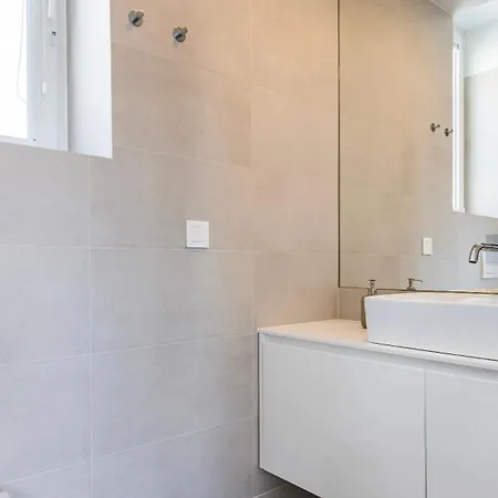 Classy 2bdr House With Balcony By Lovelystay Apartment Lisbon