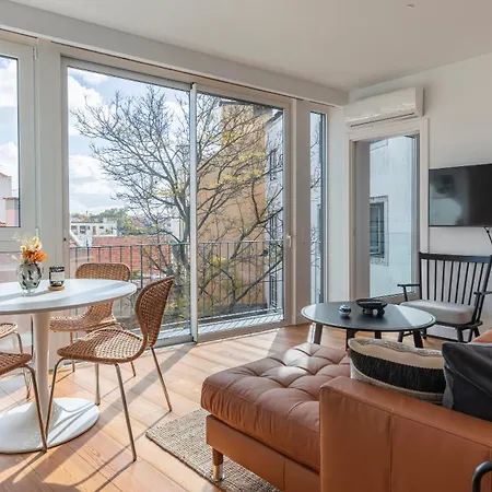 Classy 2bdr House With Balcony By Lovelystay