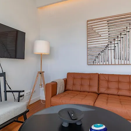 Daire Classy 2bdr House With Balcony By Lovelystay