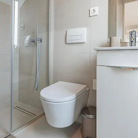 Daire Classy 2bdr House With Balcony By Lovelystay *